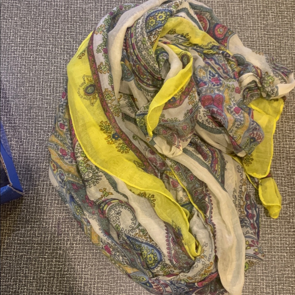 *3/$10* Super pretty light scarf boho paisley